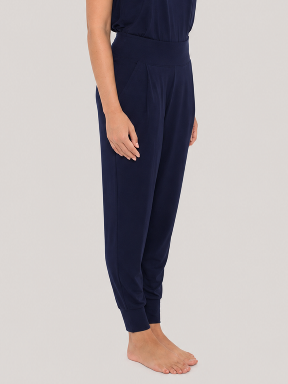 Lounge Pant Eclipse front angled