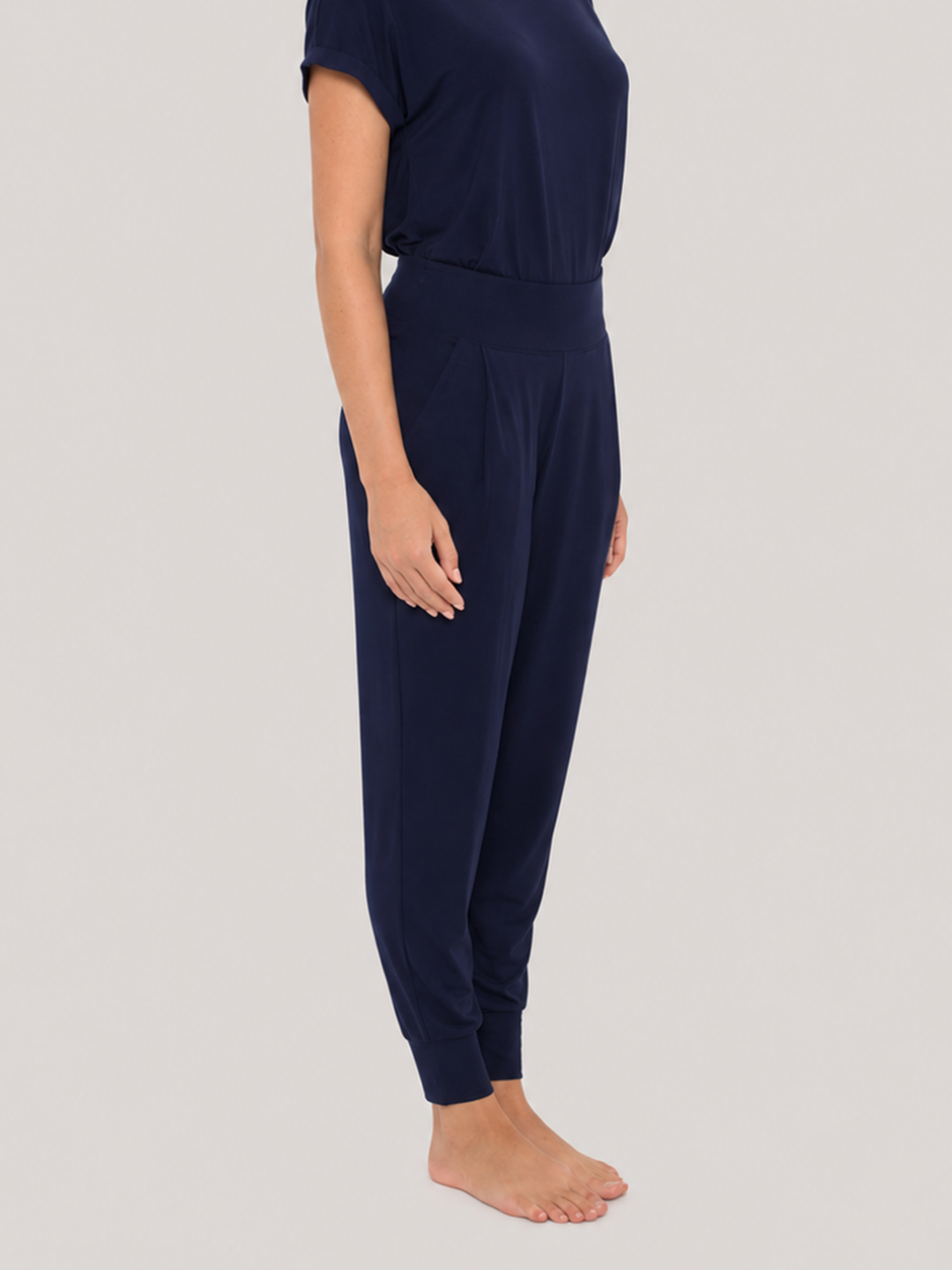Lounge Pant Eclipse front angled
